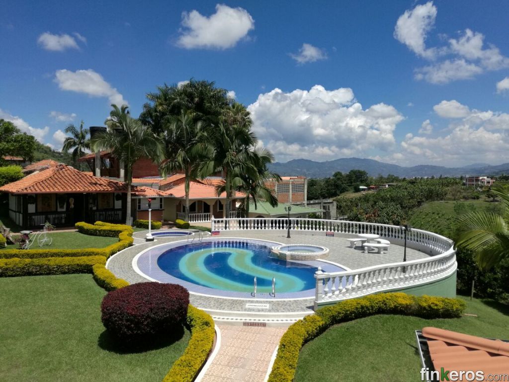 VENDO HERMOSA FINCA A ORILLA DE CARRETERA - Finca en Pereira, Risaralda